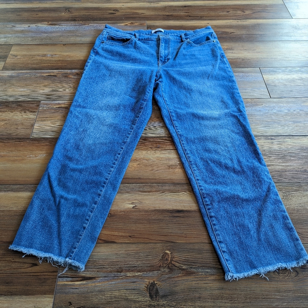 Loft Outlet Boyfriend High Waisted Med Wash Distressed Relaxed Fit Jeans Size 8 - Picture 3 of 11